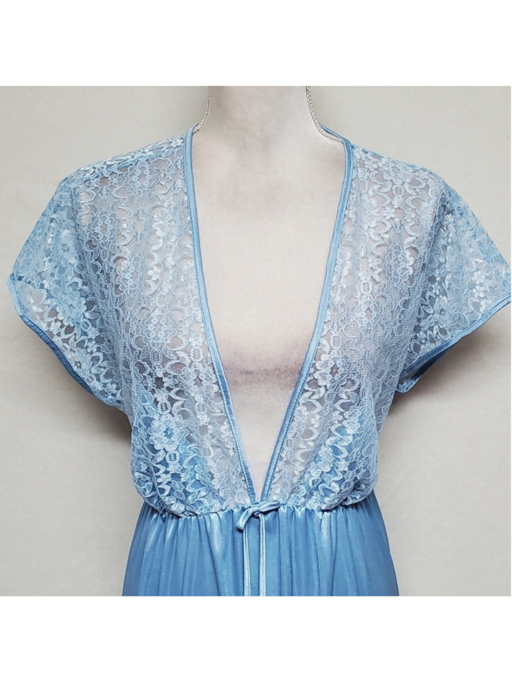 80s Vintage Powder Blue Sheer Lace Stretchy Satin Plunging Neckline Maxi Nighty - Picture 4 of 12